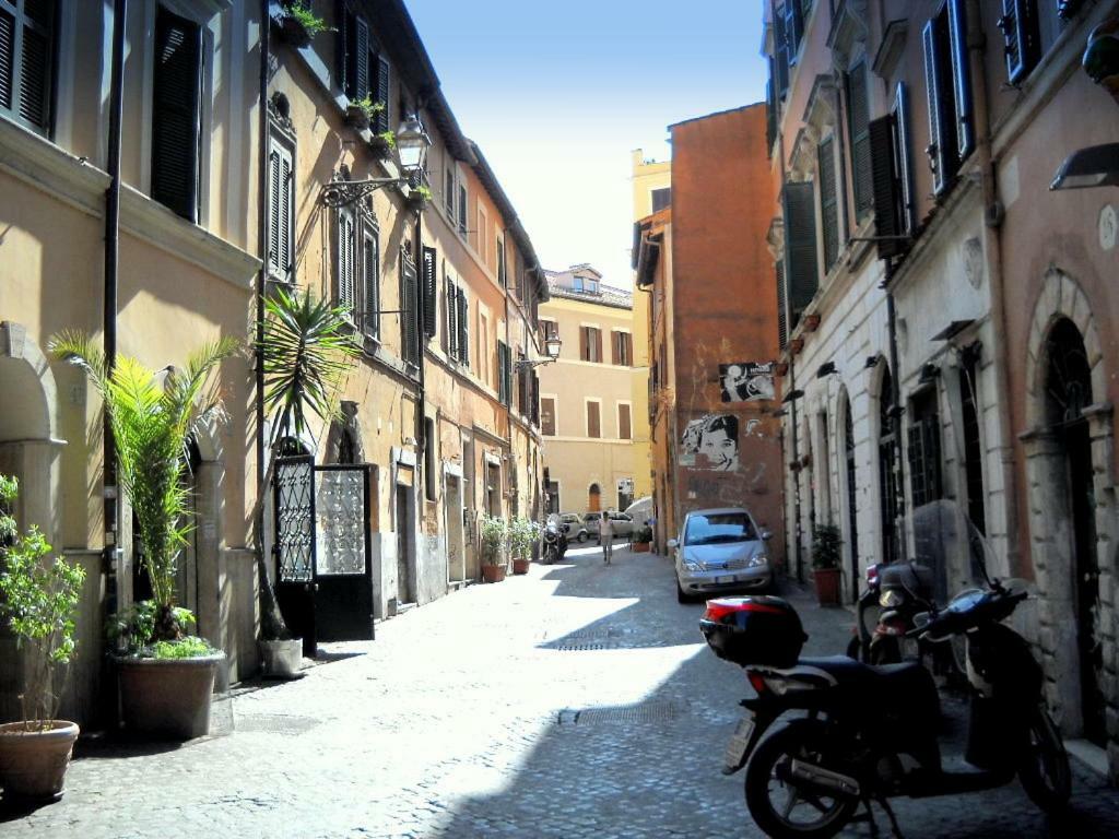 Apartment Paola's In The Heart Of Trastevere, Rom